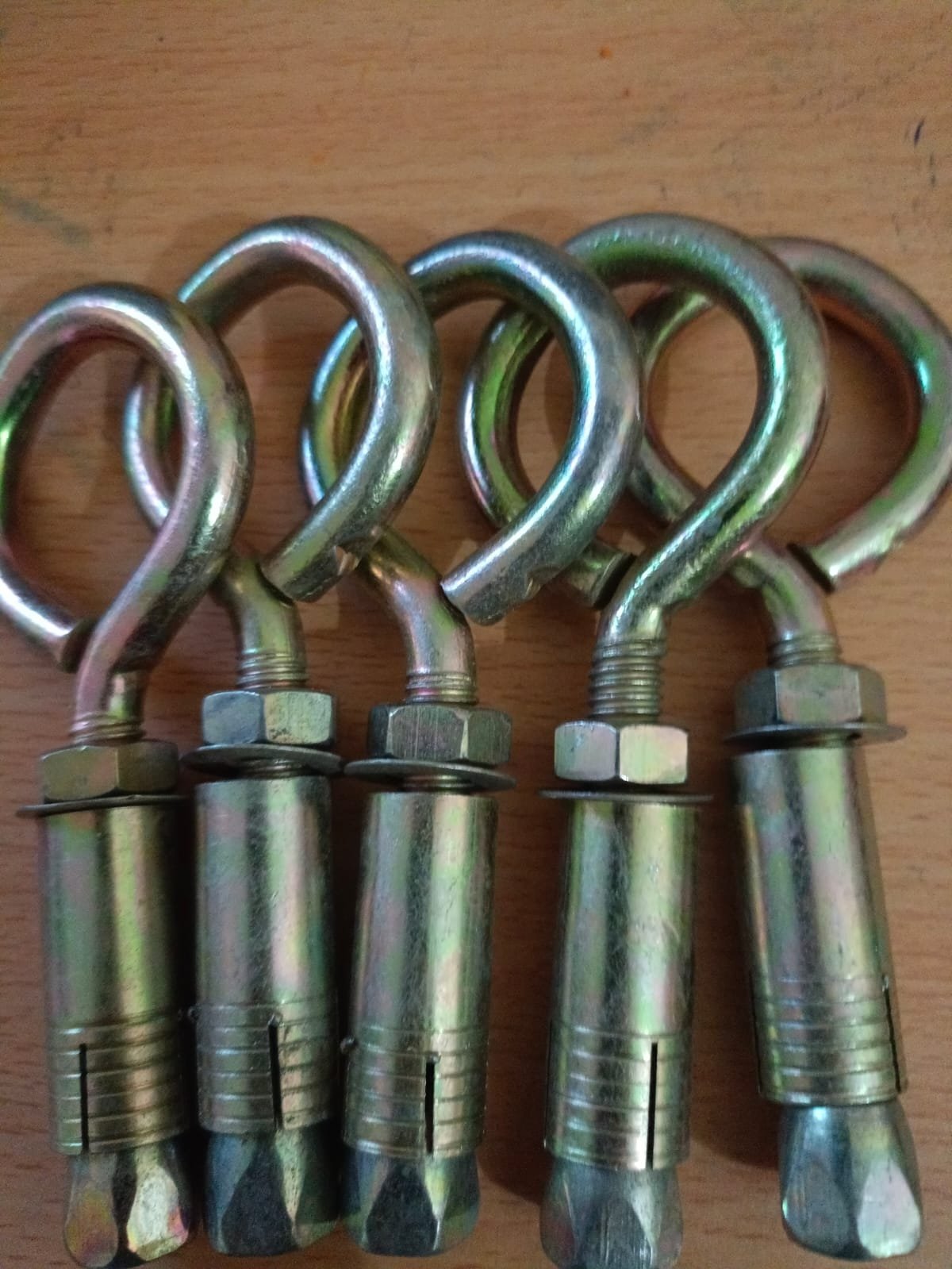 Round hook anchor fasteners